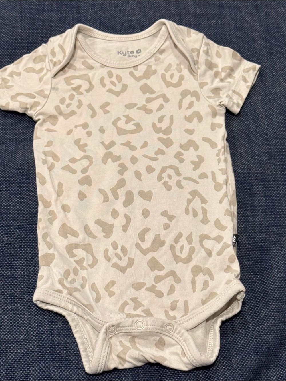 Kyte BABY Cream and Beige Leopard-Print Short-Sleeve Bodysuit Onesie 3-6m Bamboo